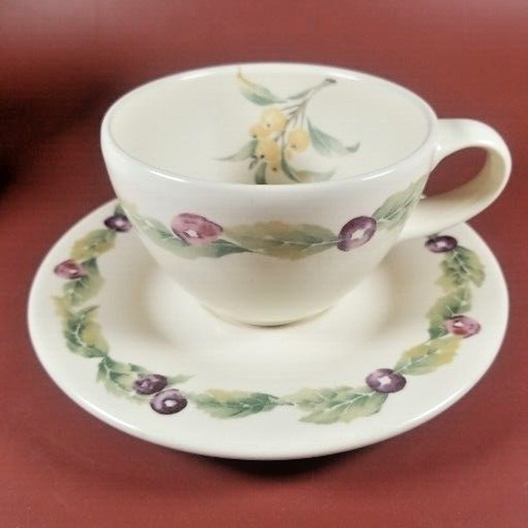 Pfaltzgraff Jamberry Coffee Cups and Saucer Plate Set of 4 with Creamer 9 Pc Lot - Picture 3 of 16